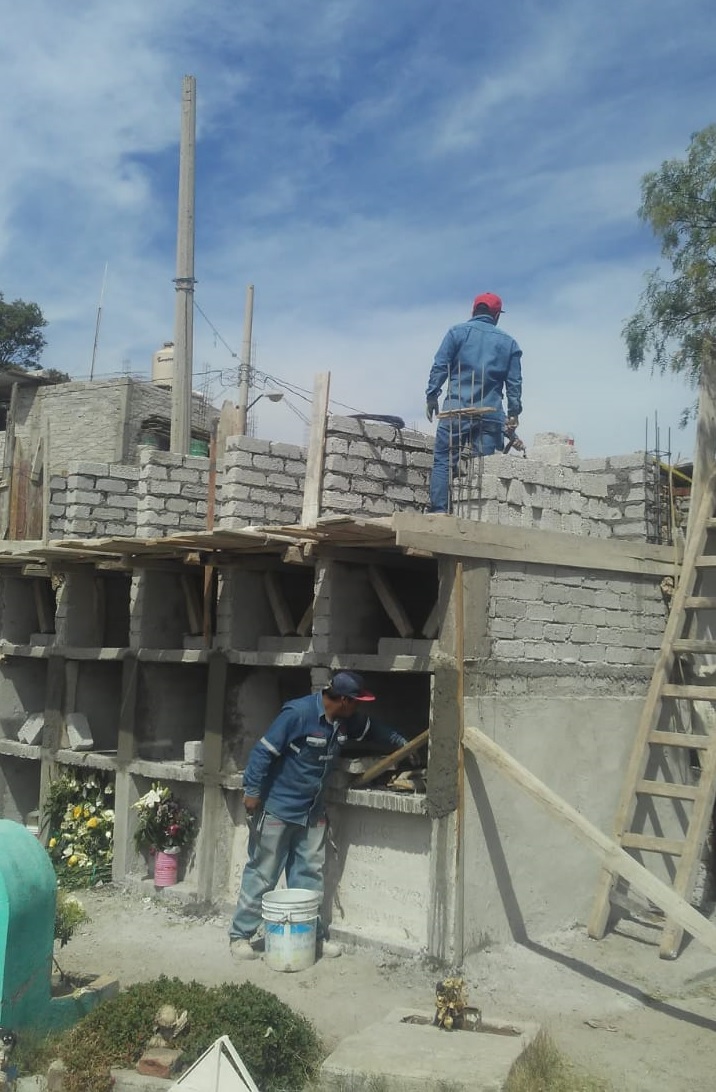 Construyen módulo de gavetas en el panteón de la Luz