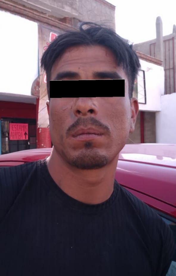 Detienen a hombre con aprehensión en su contra