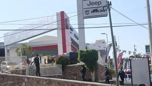 Detienen a uno por intentar robar vehículos de agencia
