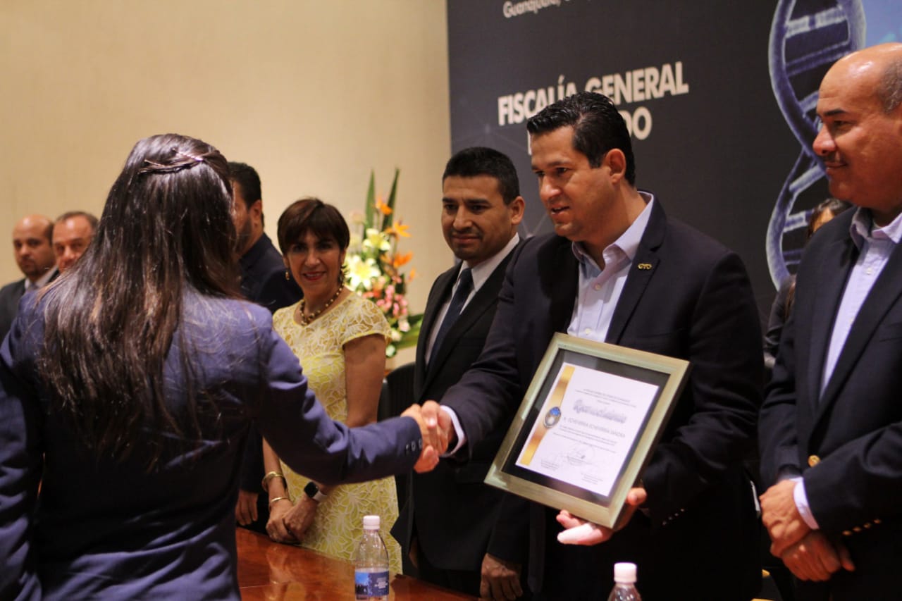 Llama gobernador a nuevos agentes a no caer en la corrupción