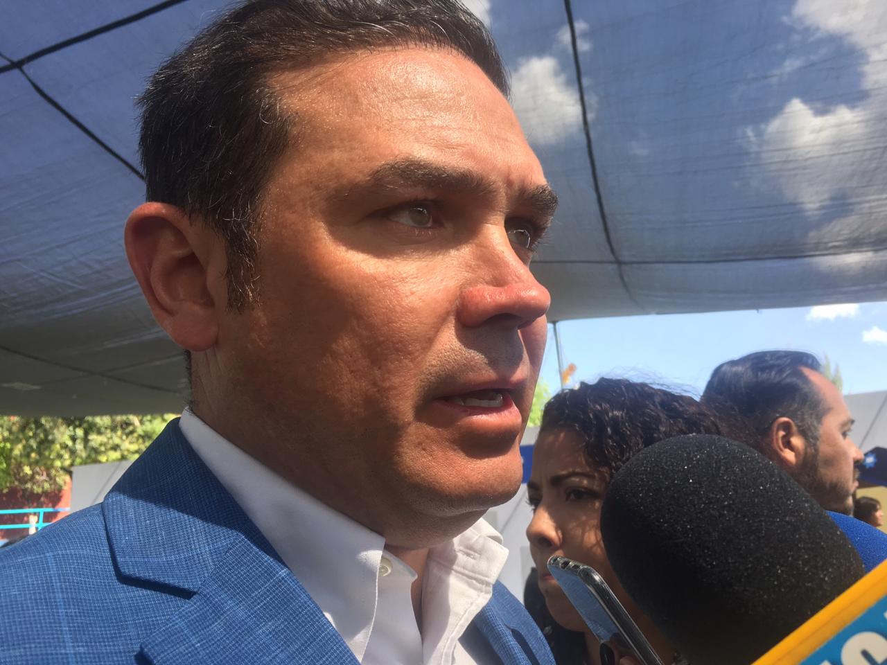 Alejandro Navarro se realiza prueba de Coronavirus dos veces