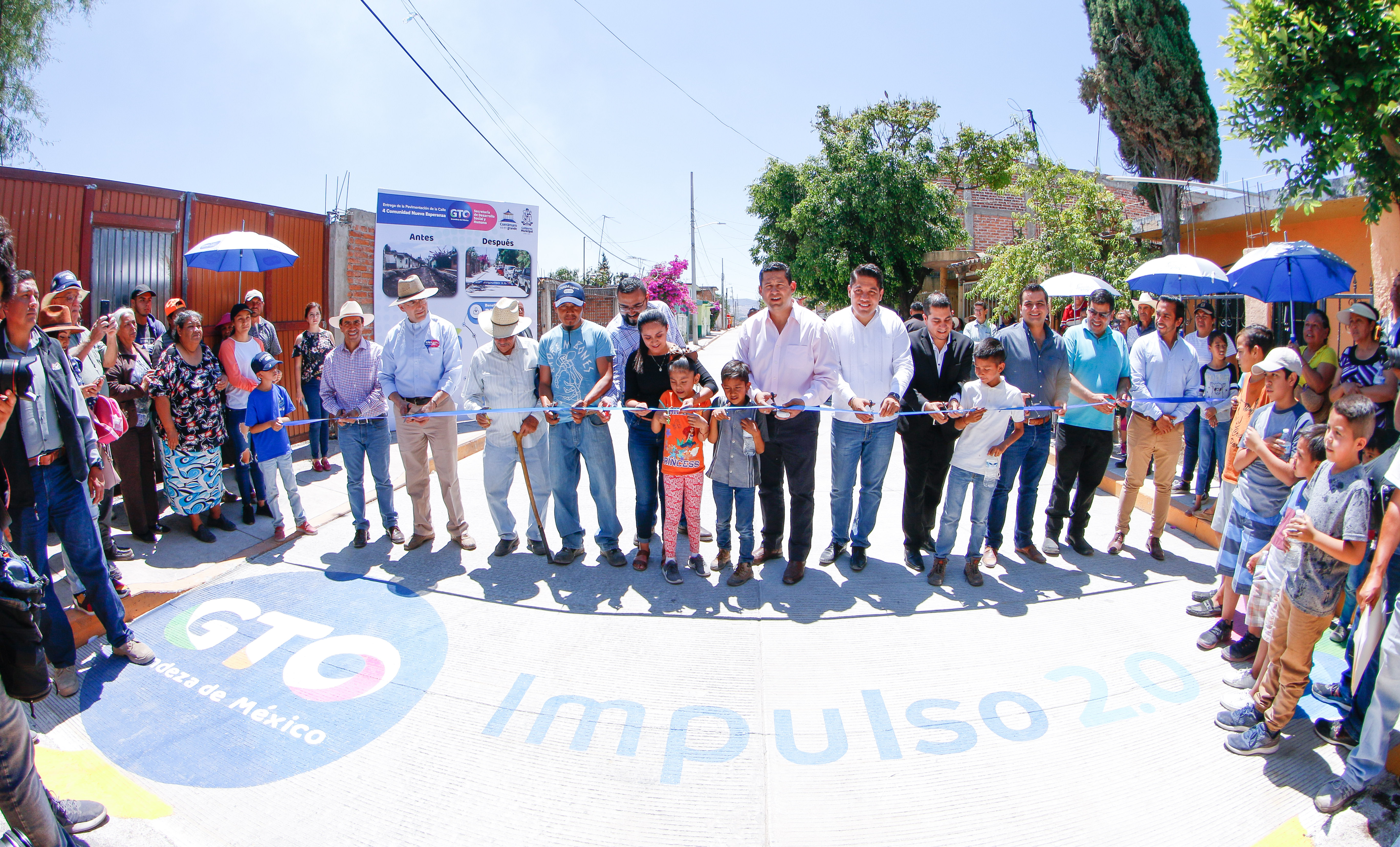 Entrega gobernador más obra social a Cuerámaro