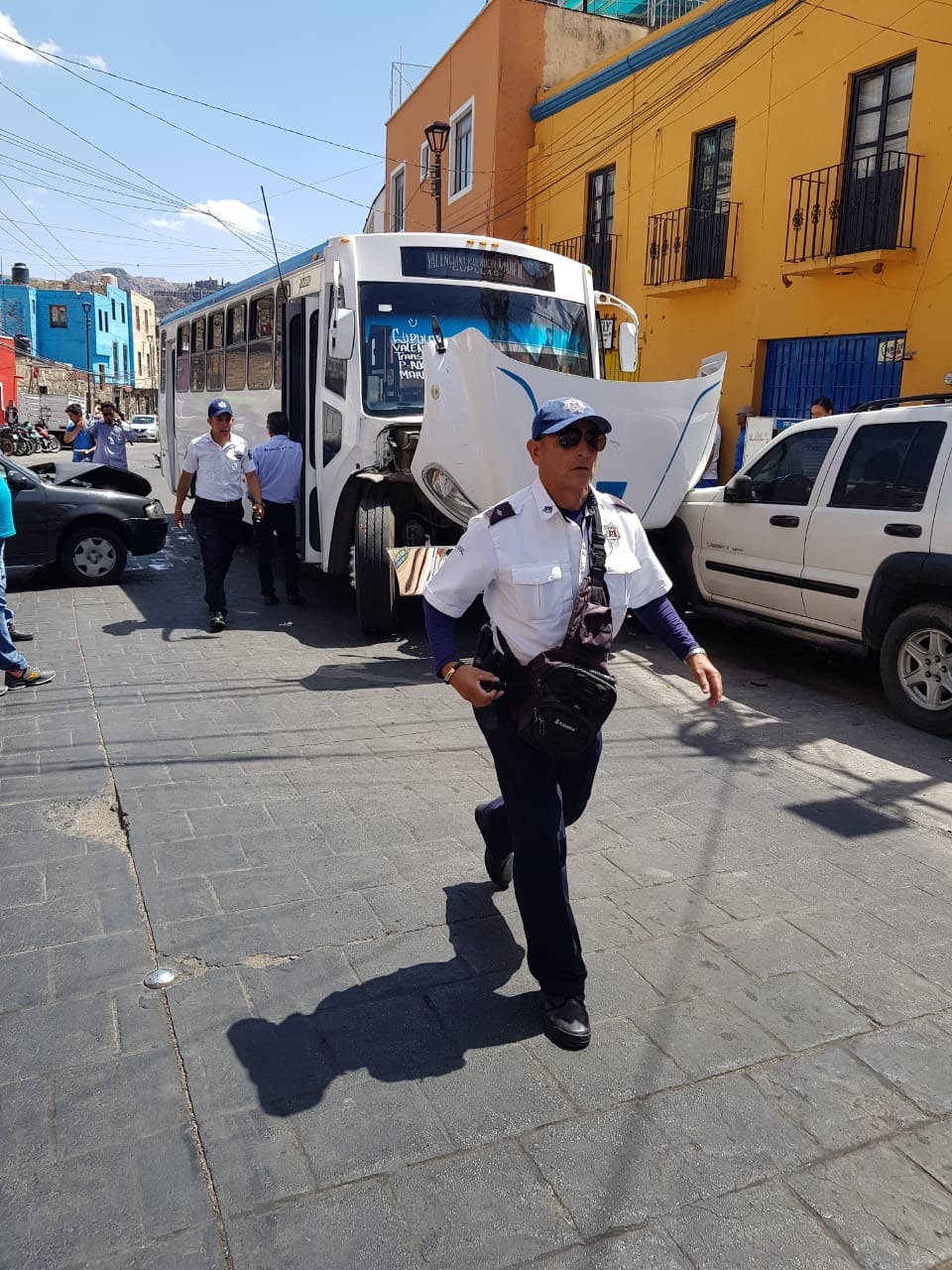 Mujer provoca choque en San Javier