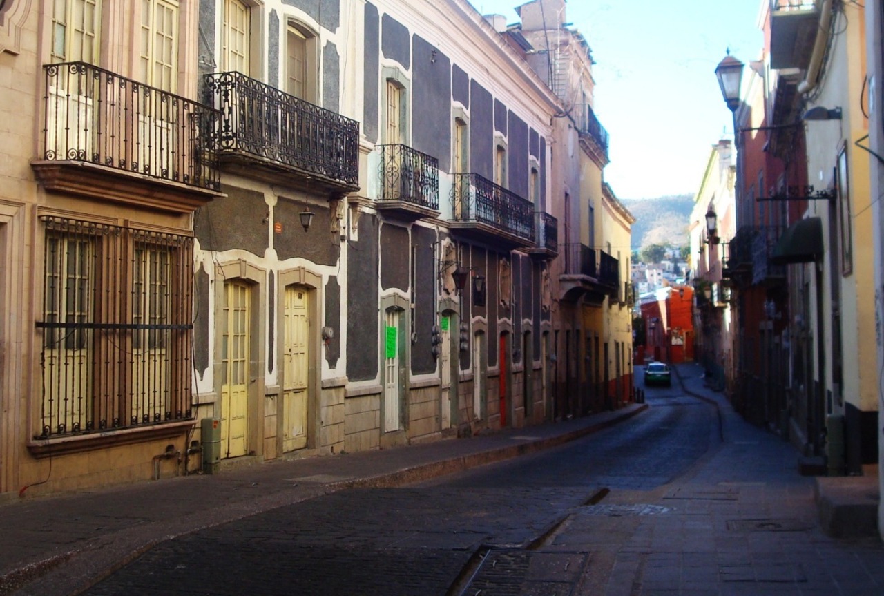 Asalta y golpea a su víctima