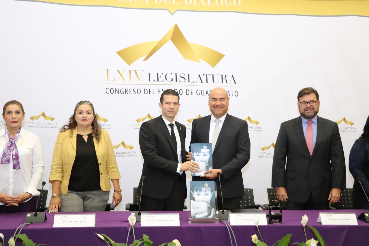 Entrega PDHG informe de actividades al Legislativo