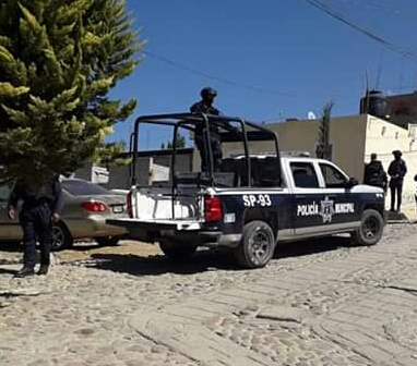 Lanzan botellazos a autobús, los responsables escaparon