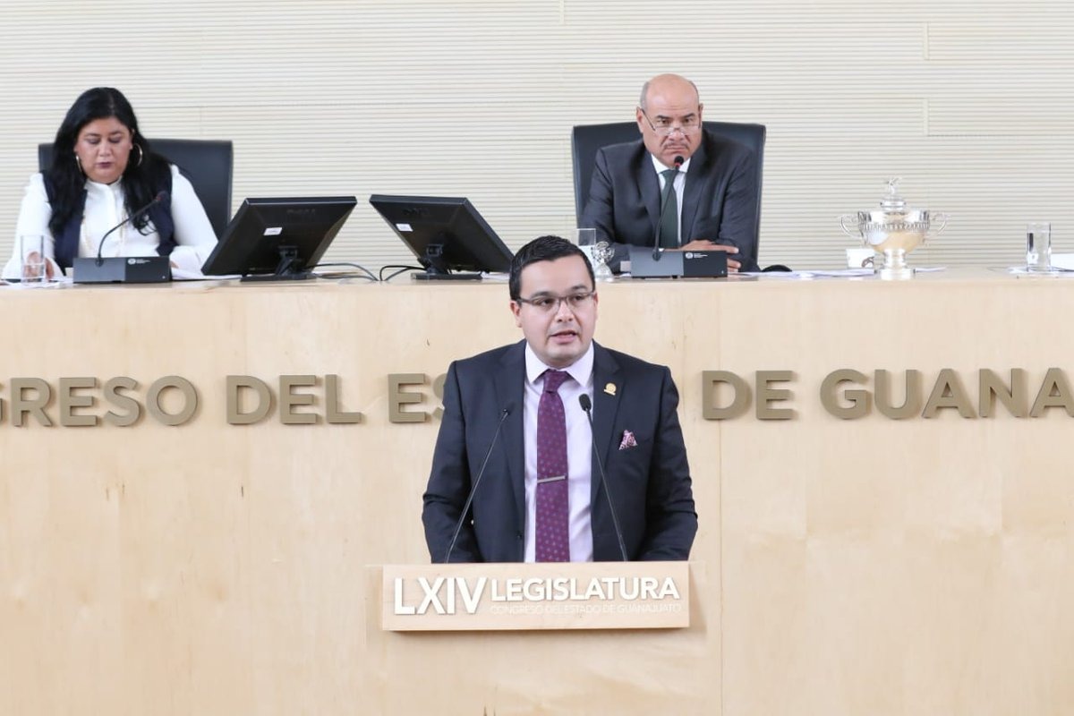Propone Morena licencias de conducir permanentes