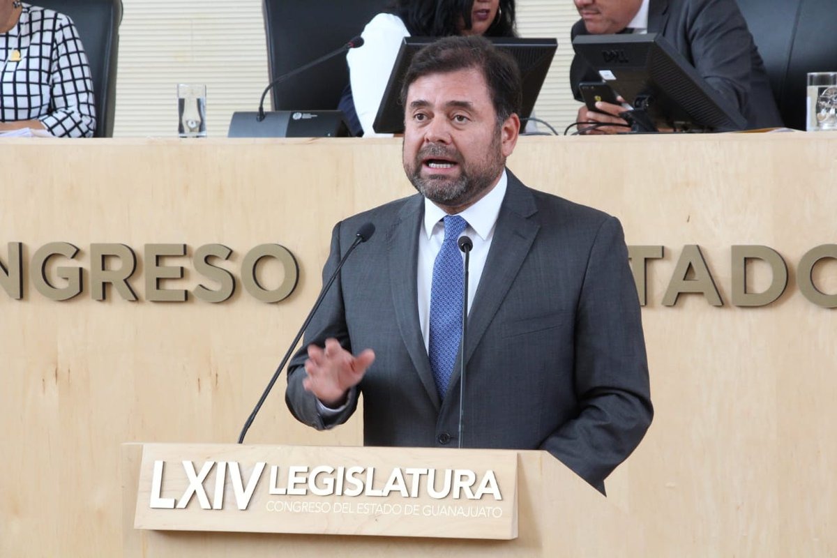 Propone PAN quitar celulares a policías