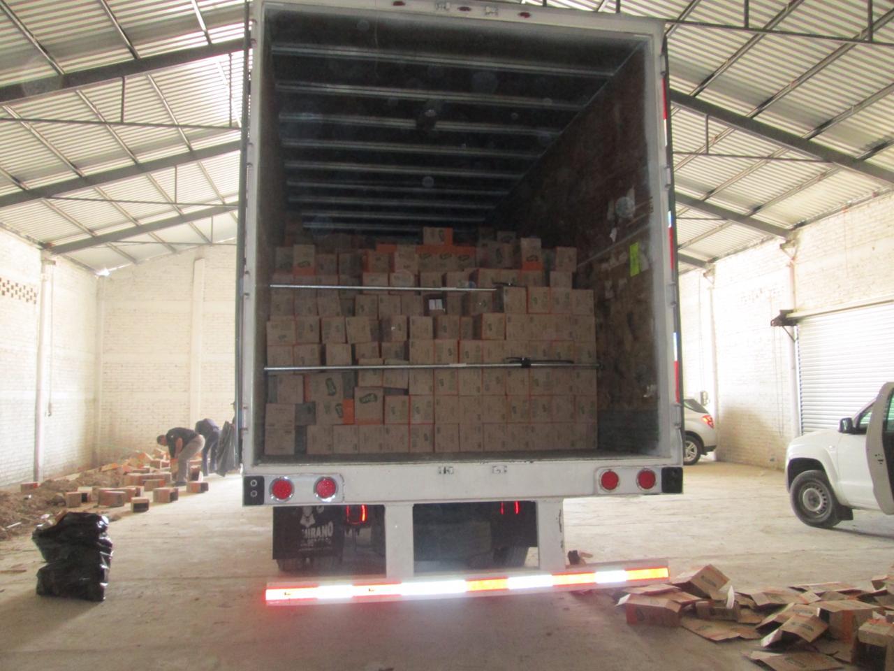 FGR recupera tráiler con más de 3mil cajas de abarrotes
