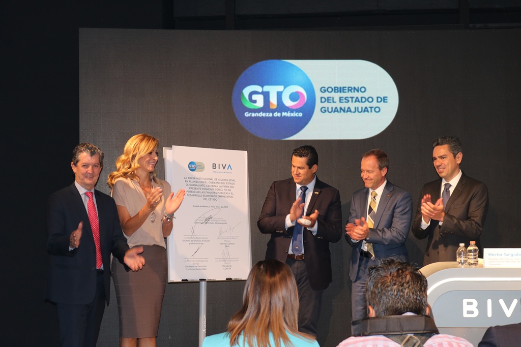 Firma Ejecutivo convenio estratégico con BIVA