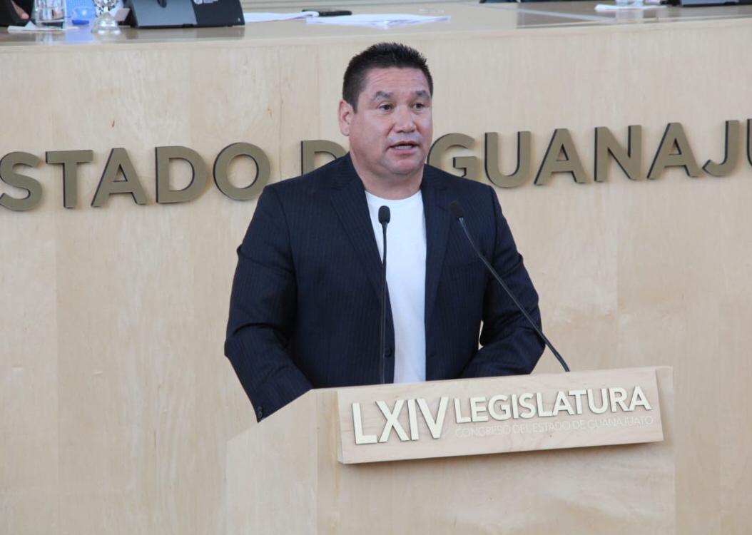 Proponen que padres decidan el orden de los apellidos a sus hijos