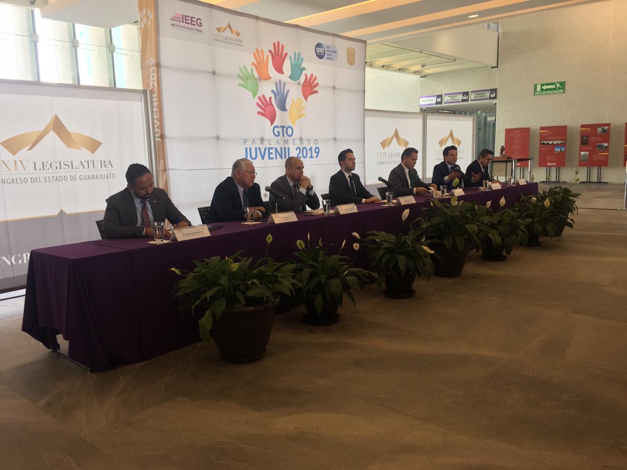 Suscriben convenio para conformar Parlamento Juvenil 2019