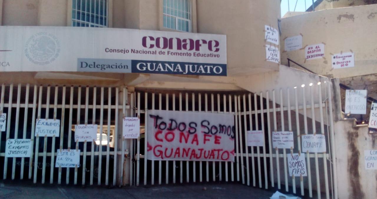 Exigen ex trabajadores del Conafe recuperar su empleo