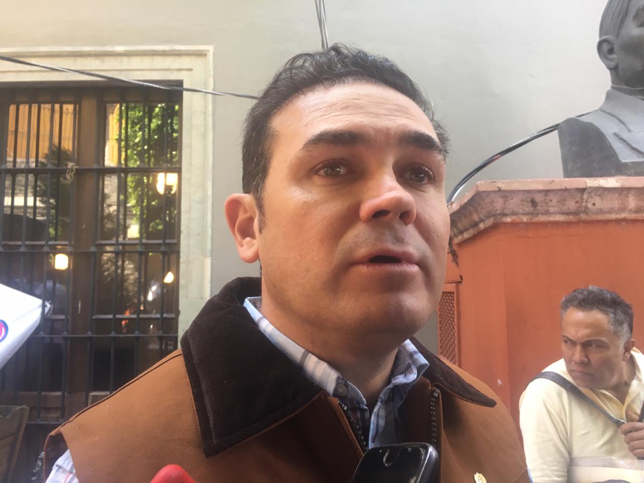 No se asusten, no se trata de cobrarles de más: Navarro