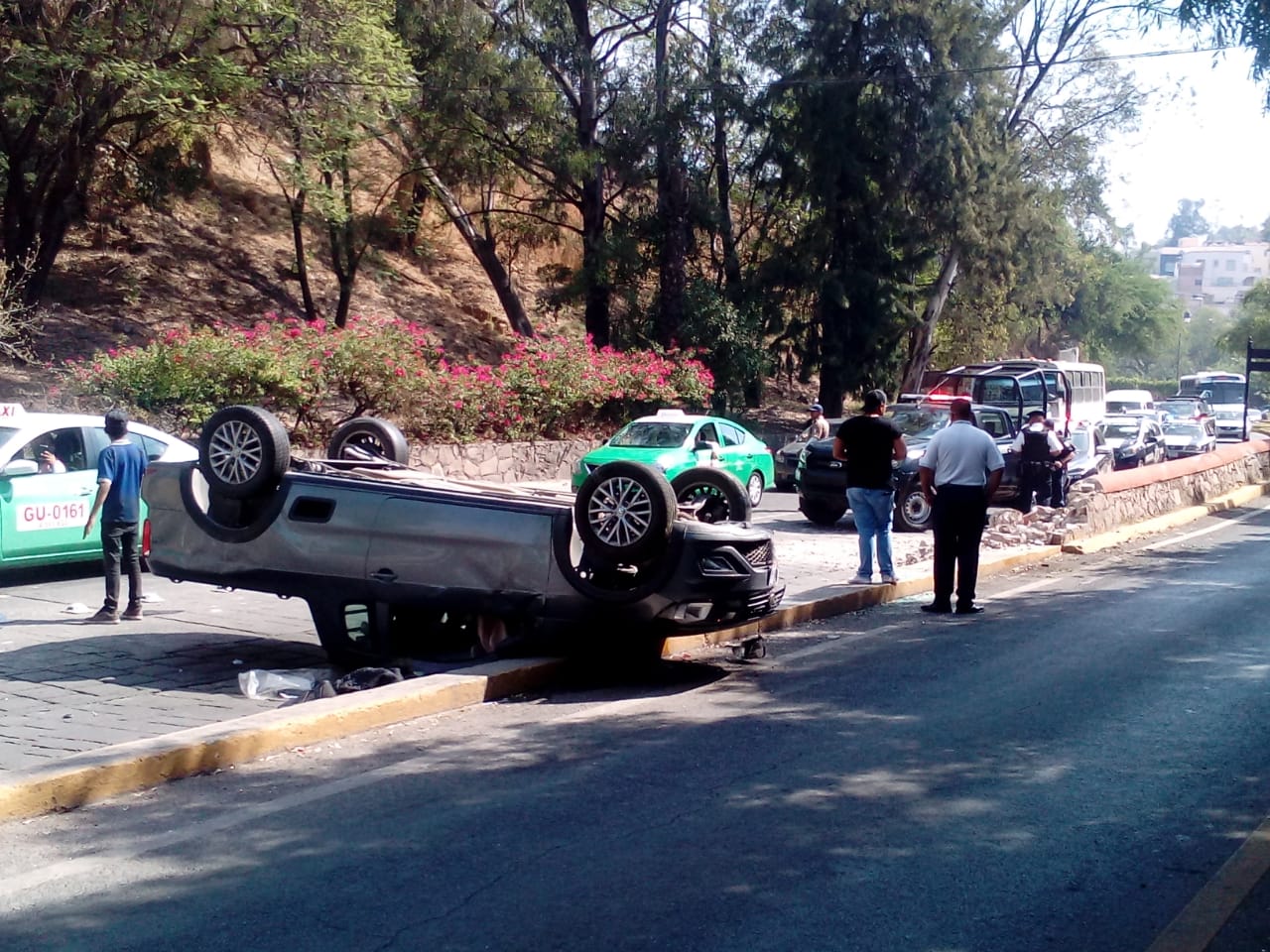Vuelca camioneta en Pozuelos