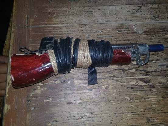 Detienen a hombre con armas y a un guía de turistas