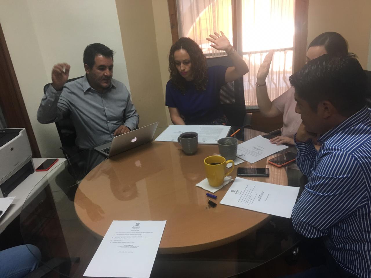 Aprueban reglamento de contrataciones públicas
