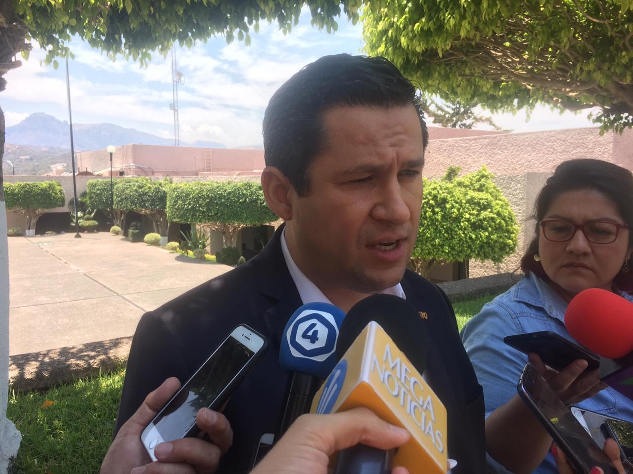 Gobernador ve por endeudamiento para ayudar a los municipios