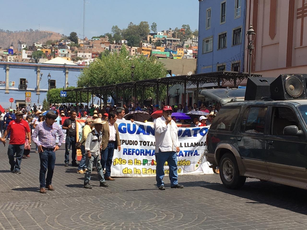 Marchan en Guanajuato contra reforma educativa