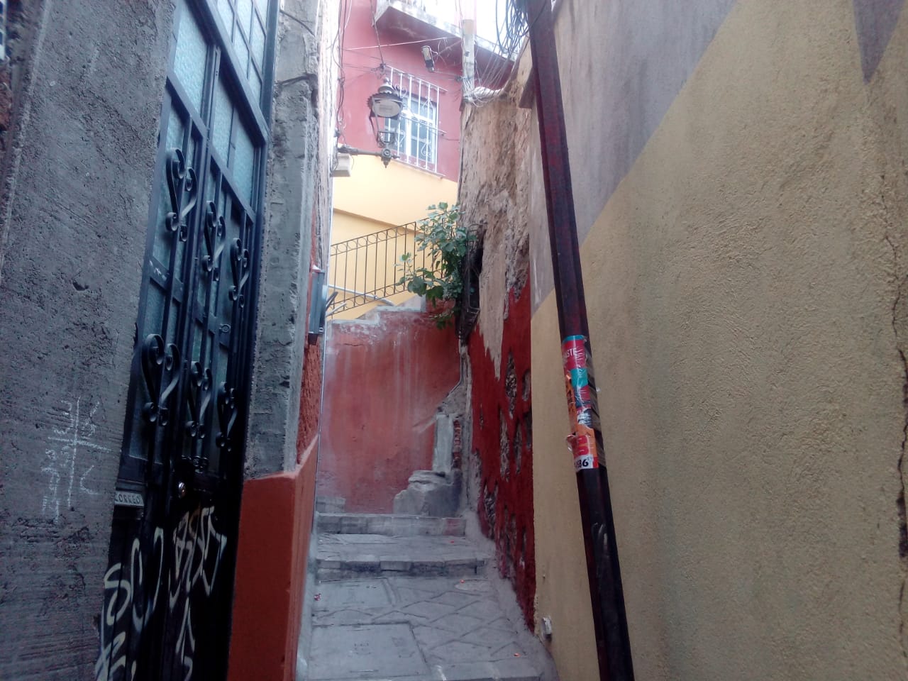 Viven con miedo en callejones