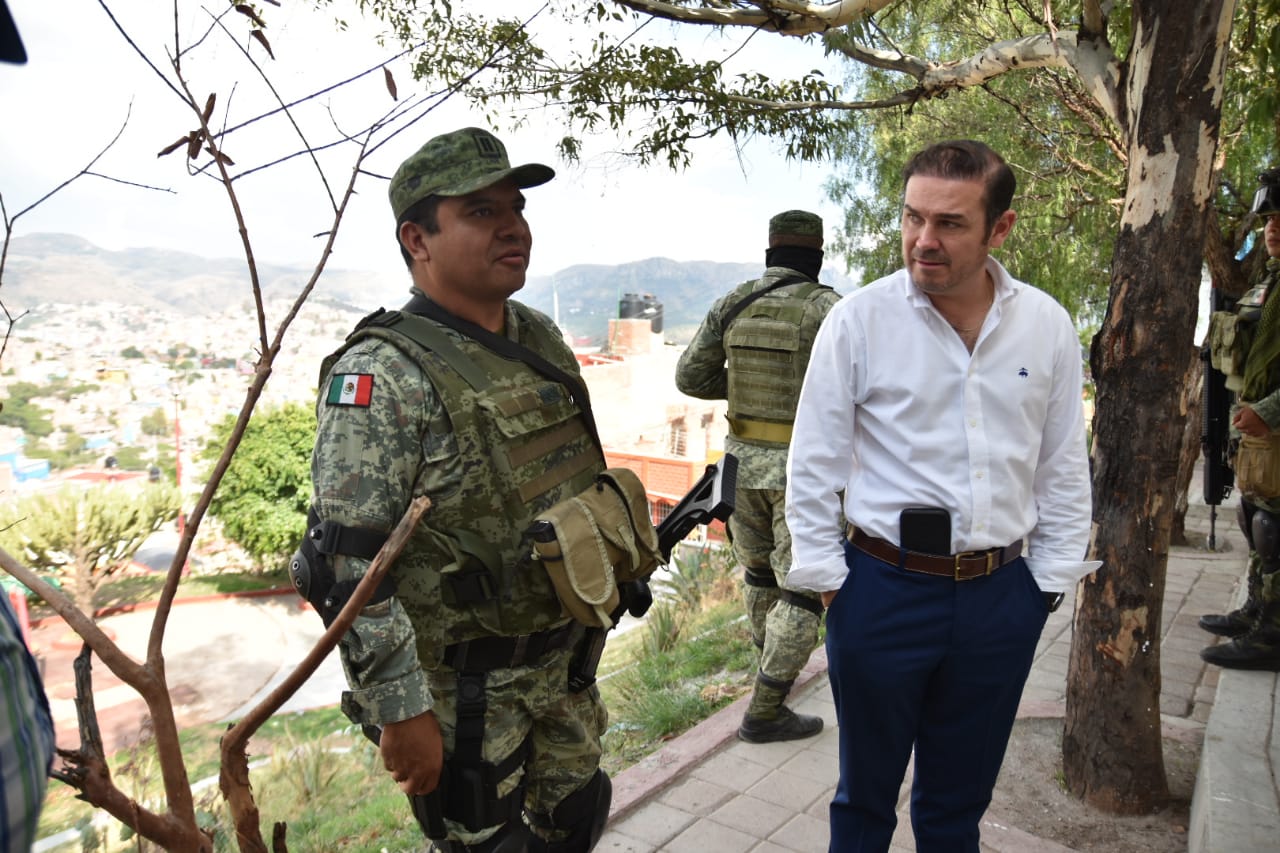 Supervisan avances de la base militar de operaciones