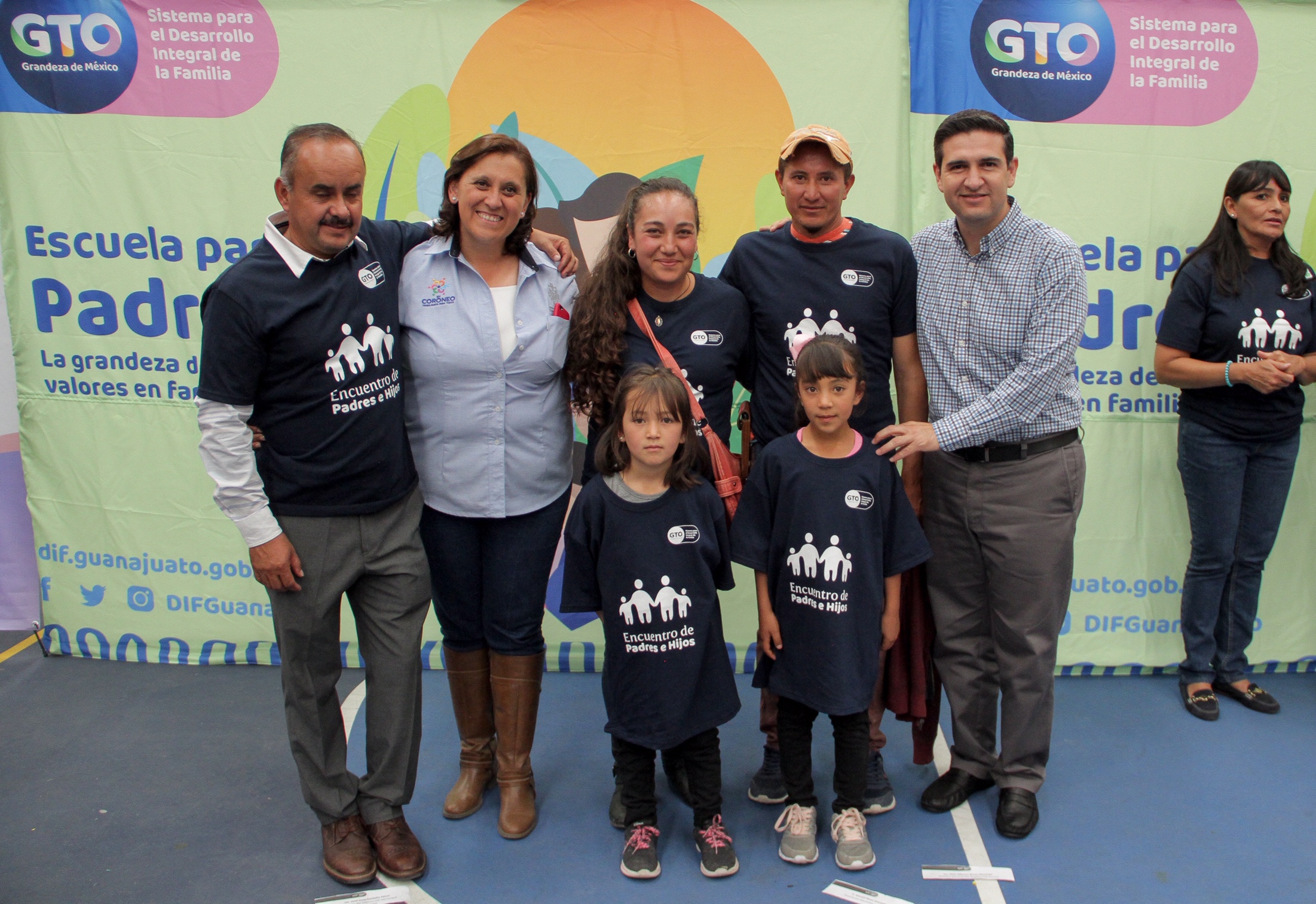 Realizan encuentro entre 421 padres e hijos