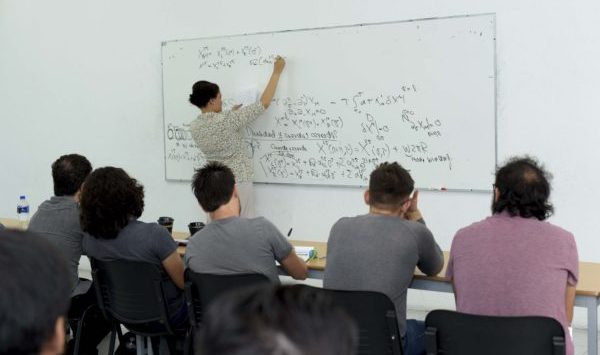 UG impulsa la formación de RH especializados en campos de la Física