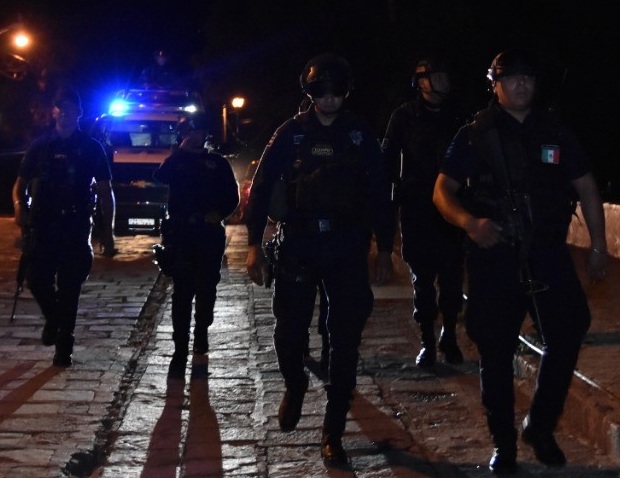 Lesión de un balazo en el cuello a un hombre