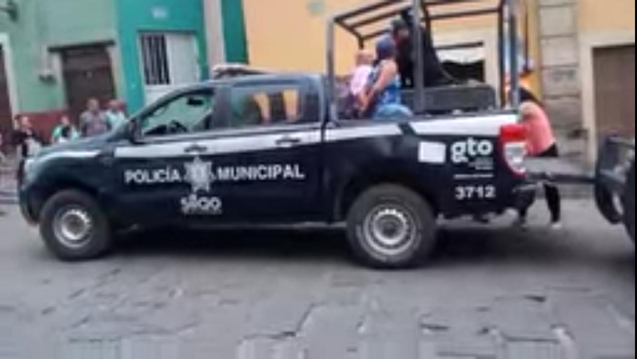 Tras riña, van contra bares clandestinos