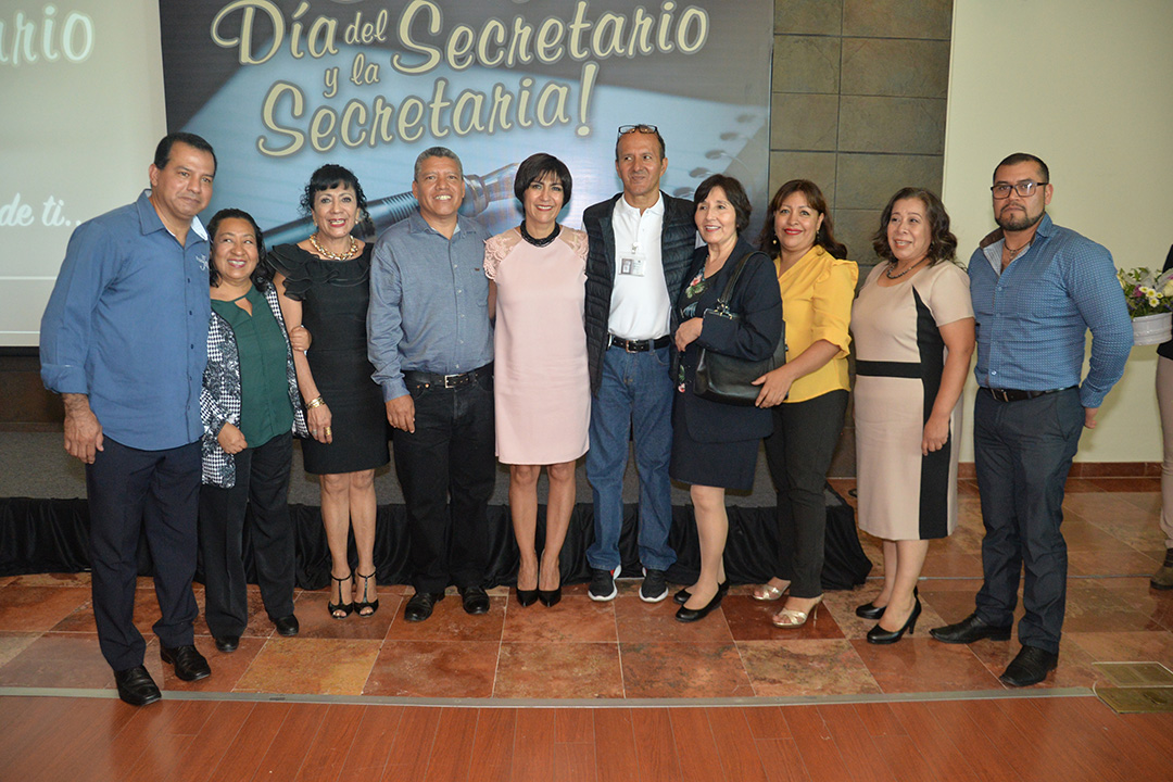 Poder Judicial reconoce a sus secretarias y secretarios