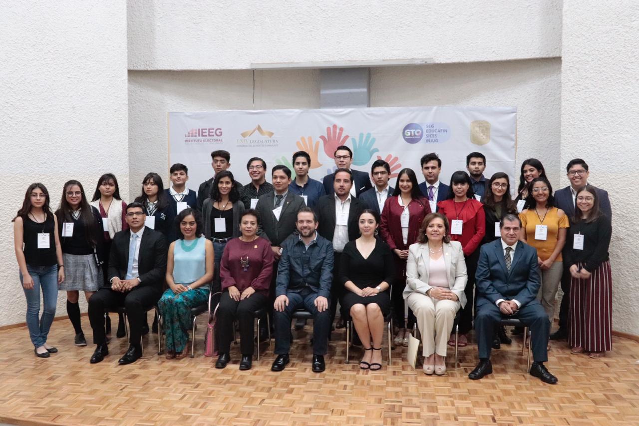 Eligen a legisladores juveniles en Yuriria y Celaya