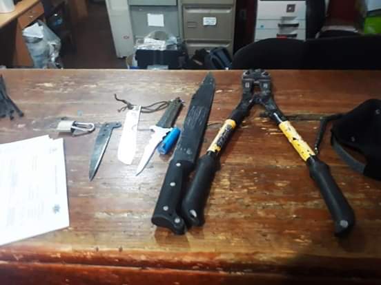 Detienen a ladrones adentro de una casa
