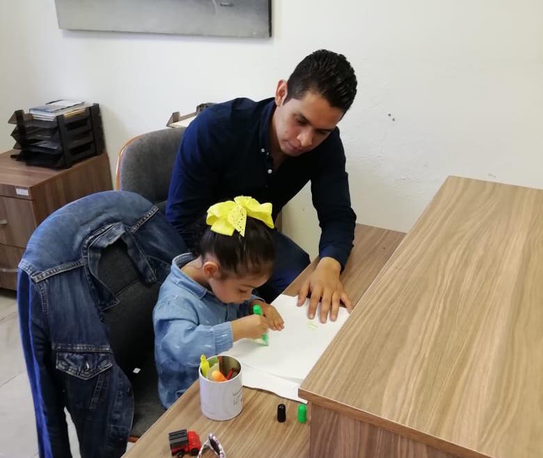 Aumentan de 5 a 8 días licencia de paternidad para trabajadores capitalinos