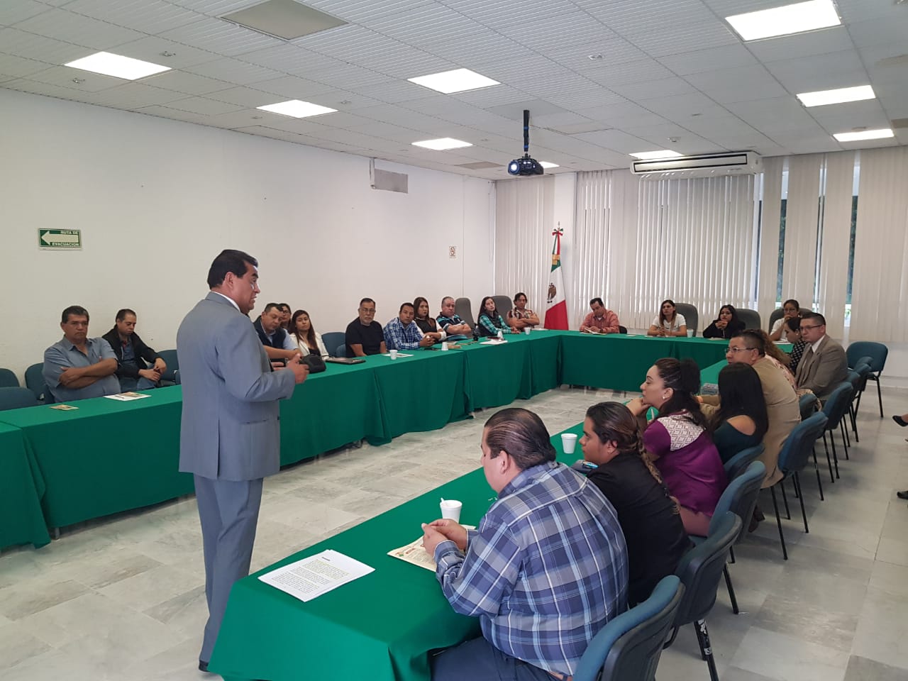 Capacitan en derechos humanos a personal de la FGR