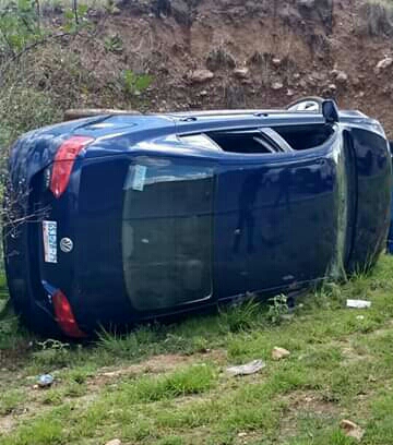 Vuelca automóvil en la libre Guanajuato-Silao