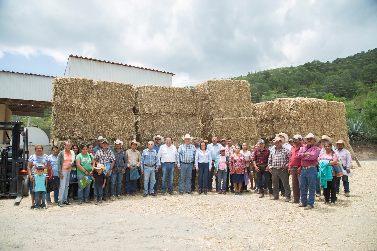 SDAyR hace entrega de apoyos en Xichú