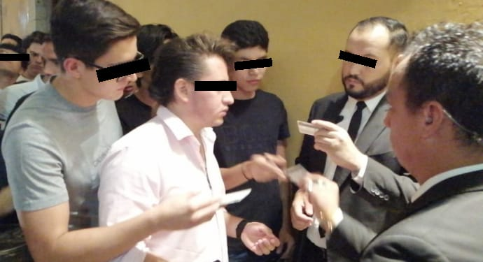 Decomisan en antros credenciales del INE apócrifas