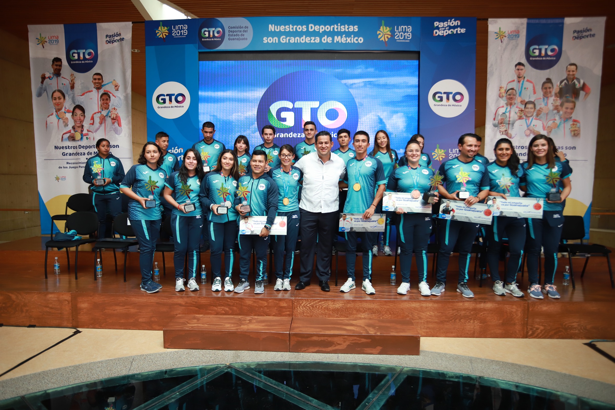 Reconocen a deportistas que participaron en los Panamericanos 2019