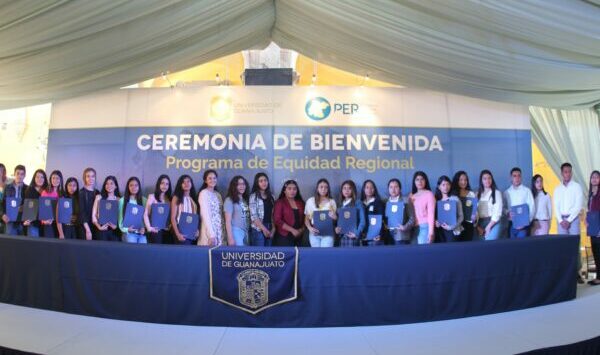 Aumenta UG 70% monto destinado a becas para estudiantes