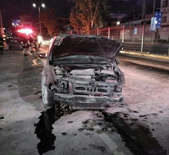 Se incendia automóvil en el Euquerio Guerrero