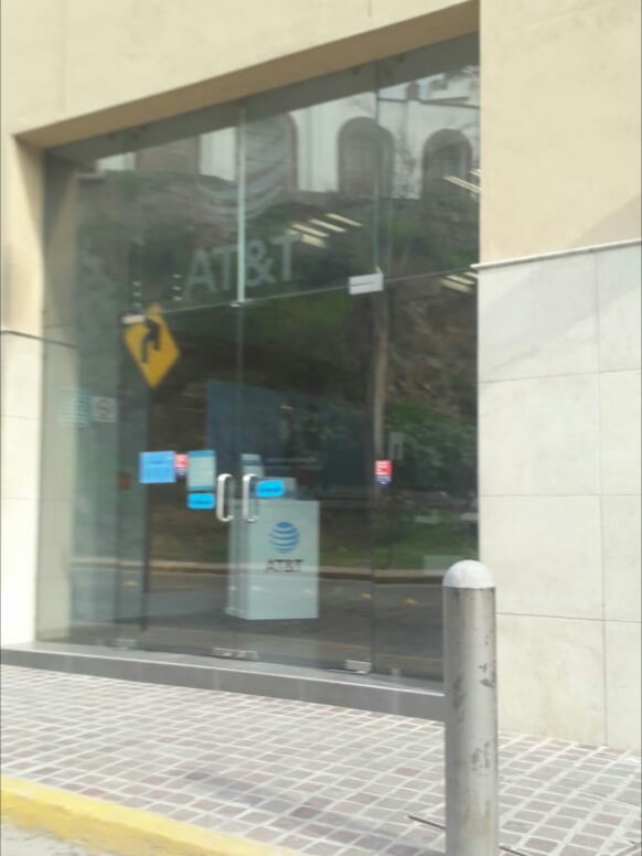 Asaltan tienda de  telefonía celular