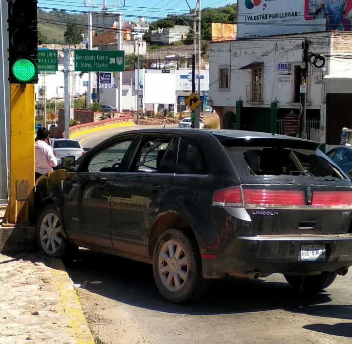 Choque en Bulevar Euquerio Guerrero deja a mujer herida