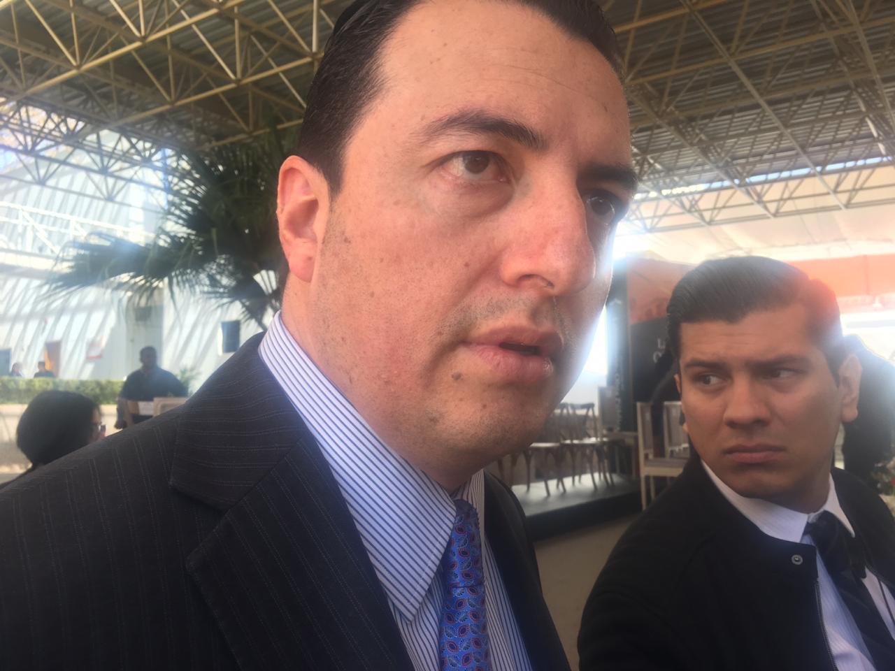 Congreso prohíbe llevarse vehículos los fines de semana