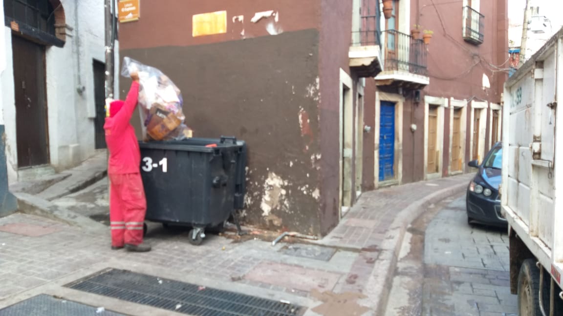 Refuerzan recolección de basura y descacharrizan