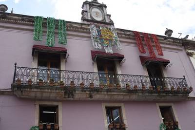 No habrá adornos patrios para la capital