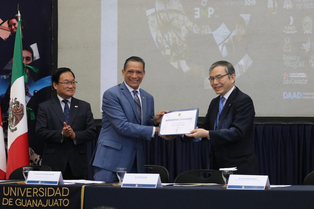Celebran 30 aniversario de la colaboración académica entre la UG y Soka University