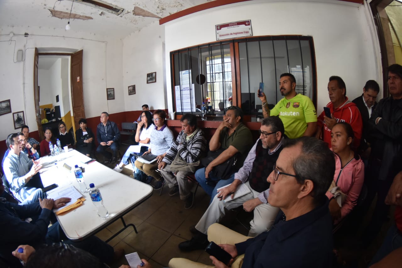 Trabajan con comerciantes del mercado Hidalgo