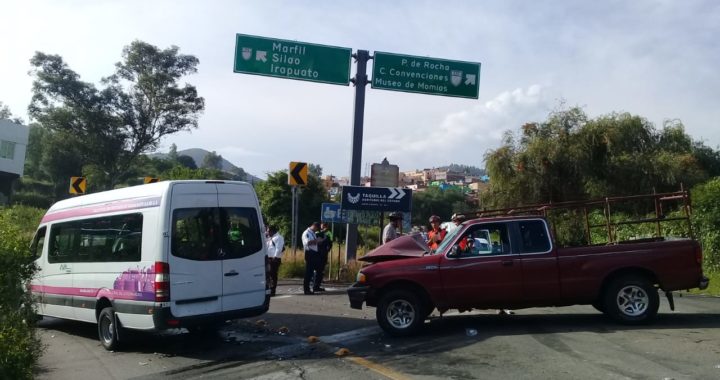 Choca camioneta y urban