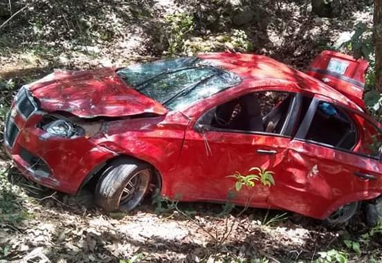 Dos lesionados en accidente carretero
