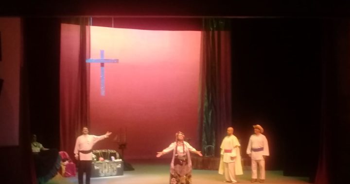 Angélica Aragón triunfa con la obre teatral La china poblana